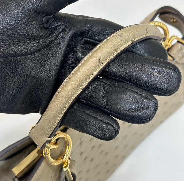 팬디 FENDI 피카부 I See U 스몰 베이지 타조가죽 백 [매장가 1450만원대]