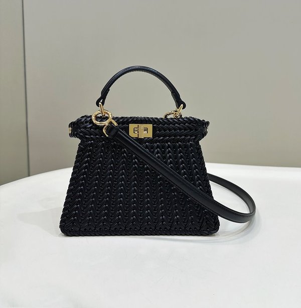 팬디 FENDI 피카부 I See U 쁘띠 [매장가 636만원대]