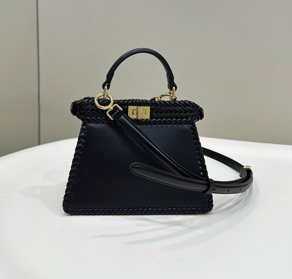 팬디 FENDI 피카부 I See U 쁘띠 [매장가 636만원대]