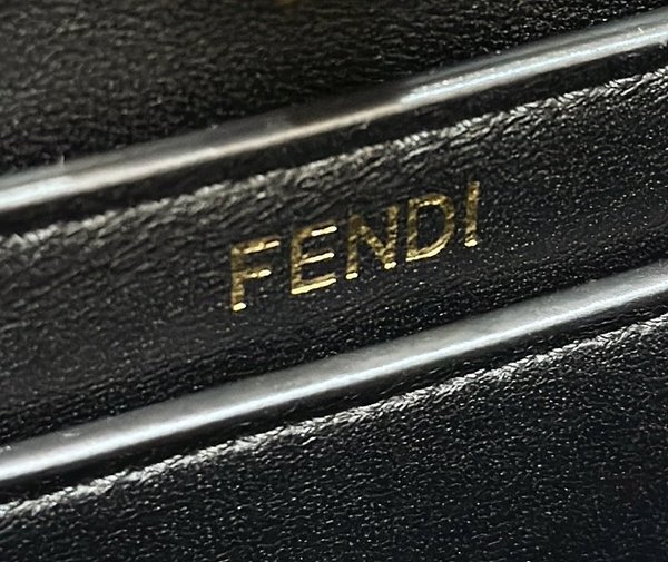 팬디 FENDI 피카부 I See U 쁘띠 [매장가 636만원대]