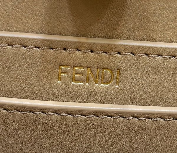 펜디 FENDI 피카부 I See U 쁘띠 브라운 [매장가 636만원대]