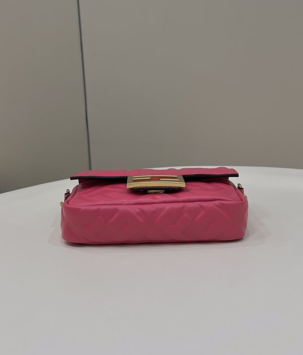 펜디 Fendi 바게트 미니 체인 백 / 핫핑크 [매장가320만원대]