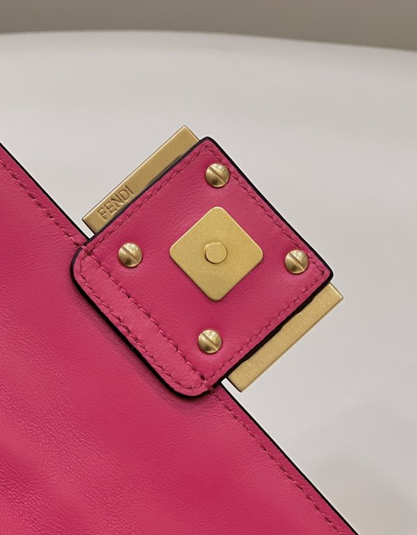 펜디 Fendi 바게트 미니 체인 백 / 핫핑크 [매장가320만원대]