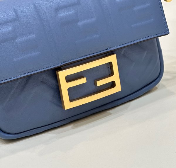 펜디 Fendi 바게트 미니 체인 백 / [매장가320만원대]