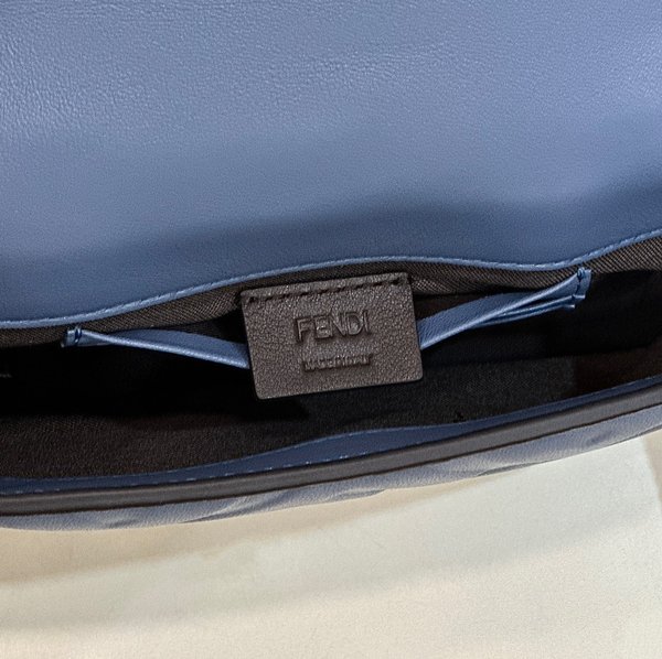 펜디 Fendi 바게트 미니 체인 백 / [매장가320만원대]