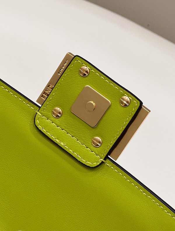 펜디 Fendi 바게트 미니 체인 백 / 그린 [매장가320만원대]