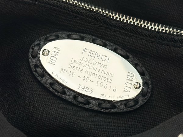 펜디 Fendi By The Way 미디엄 탑 핸들 백 / 블랙스티치 [370만원대]