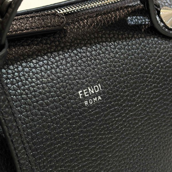 펜디 Fendi By The Way 미디엄 탑 핸들 백 / 블랙스티치 [370만원대]