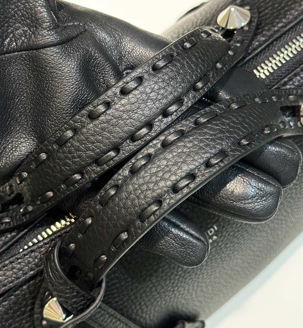 펜디 Fendi By The Way 미디엄 탑 핸들 백 / 블랙스티치 [370만원대]