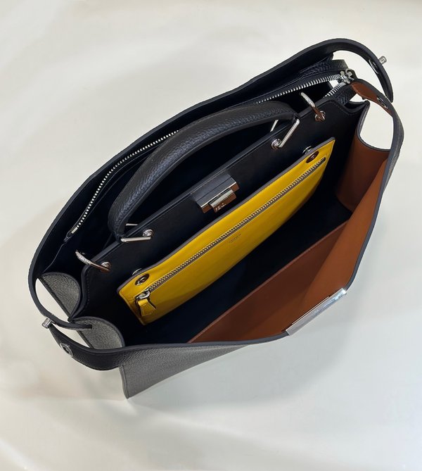 펜디 Fendi 피카부 I See U 미디엄 백 / 블랙 [800만원대]