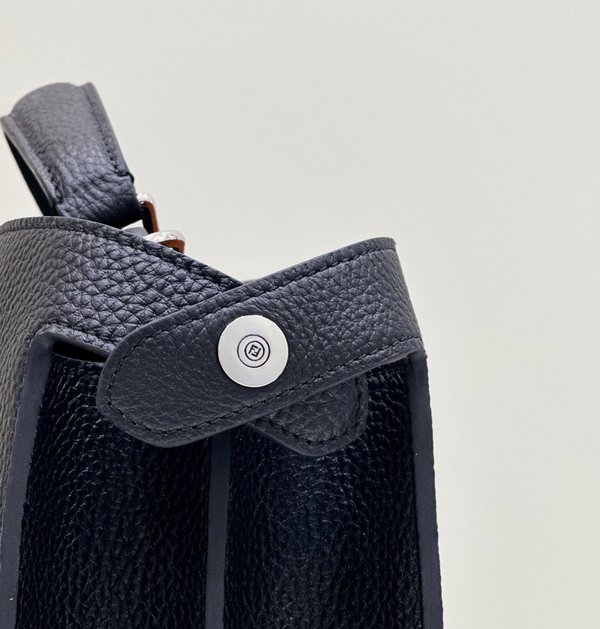 펜디 Fendi 피카부 I See U 미디엄 백 / 블랙 [800만원대]