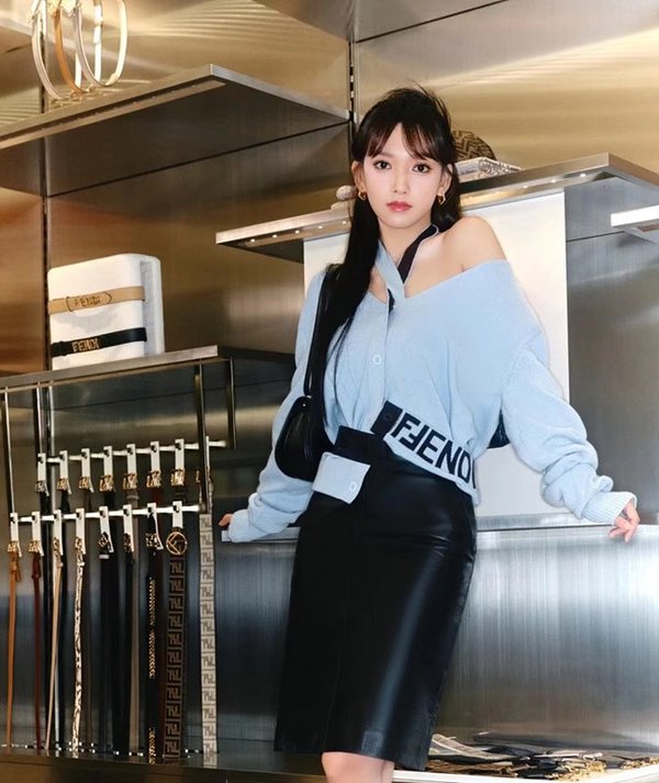 펜디 커’몬 미니 백 / 네이비 (우주소년성소착용) [매장가330만원대]