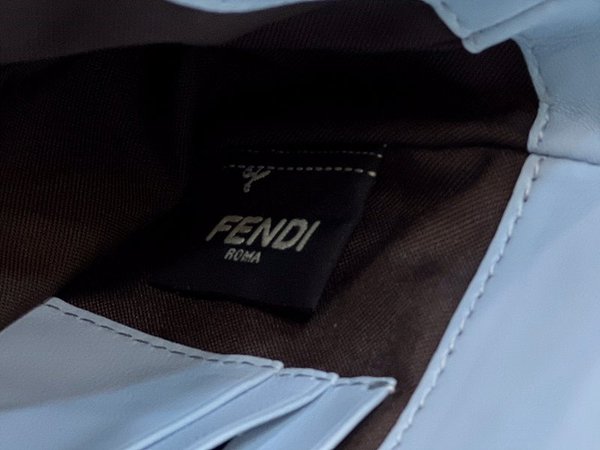 펜디 바게트 미니 체인 백 / 스카이 [매장가320만원대]