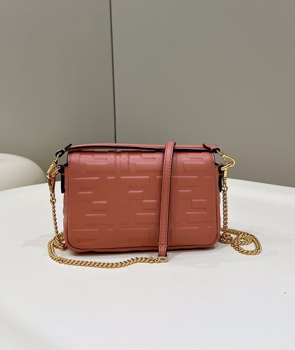 펜디 바게트 미니 체인 백 / 핑크레드 [매장가320만원대]