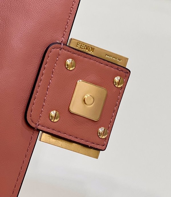 펜디 바게트 미니 체인 백 / 핑크레드 [매장가320만원대]