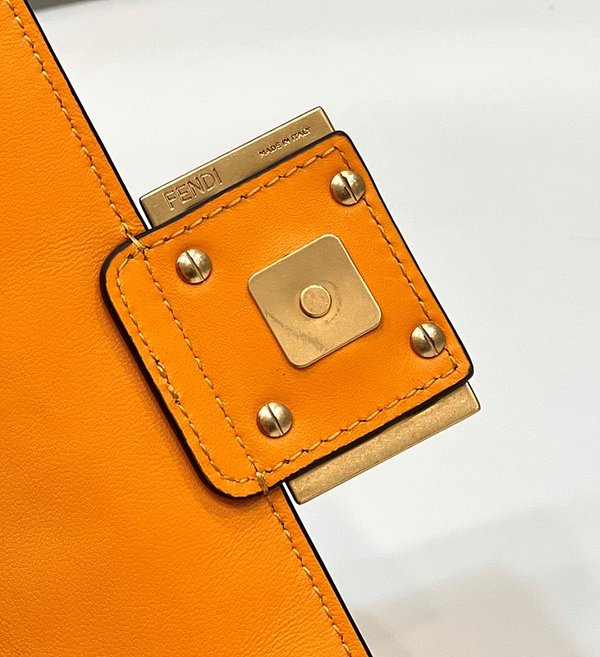 펜디 바게트 미니 체인 백 / 아즈오렌지 [매장가320만원대]