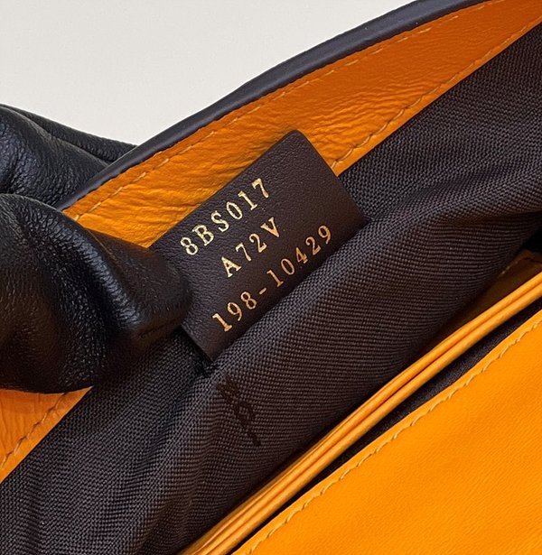 펜디 바게트 미니 체인 백 / 아즈오렌지 [매장가320만원대]