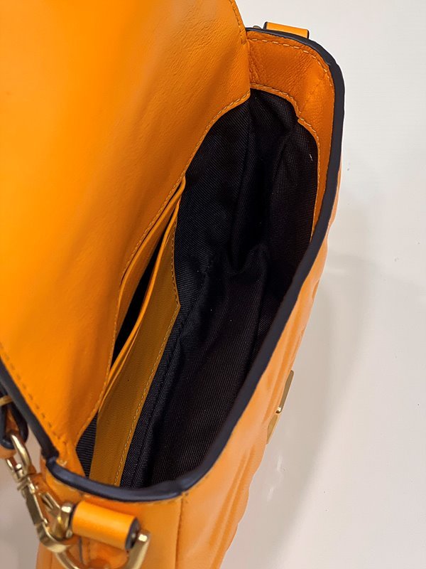 펜디 바게트 미니 체인 백 / 아즈오렌지 [매장가320만원대]
