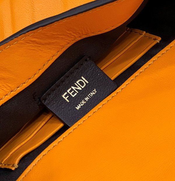 펜디 바게트 미니 체인 백 / 아즈오렌지 [매장가320만원대]