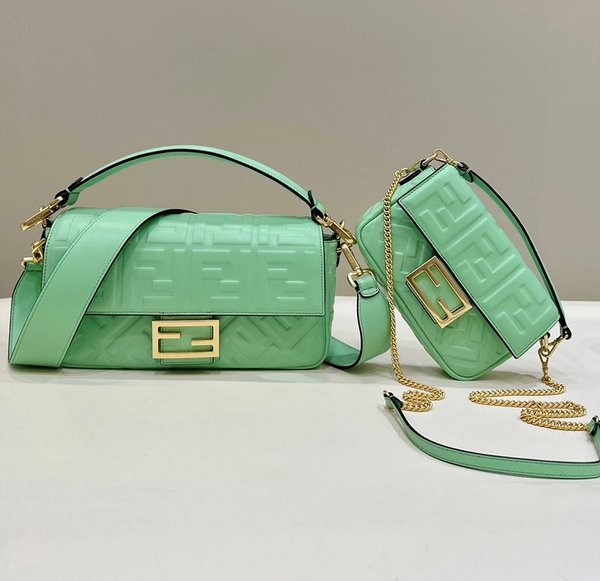 펜디 바게트 미니 체인 백 / 민트 [매장가320만원대]