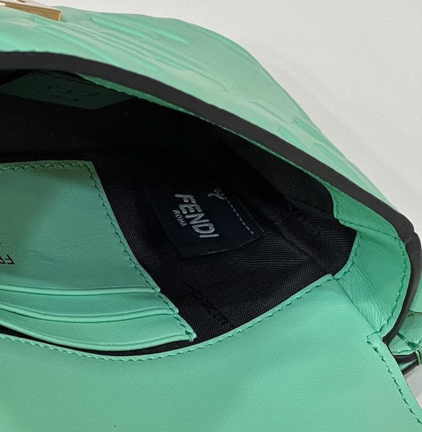 펜디 바게트 미니 체인 백 / 민트 [매장가320만원대]