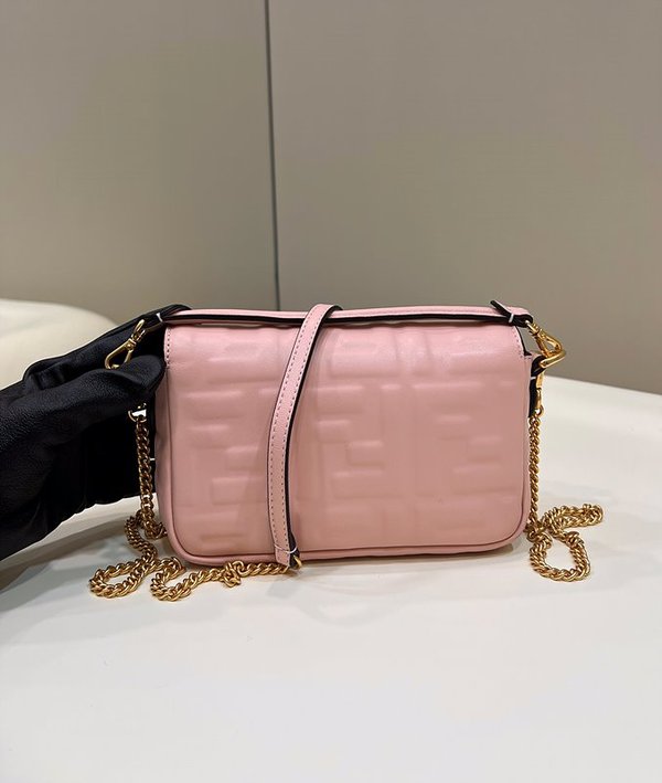 펜디 바게트 미니 체인 백 / 라이트핑크 [매장가320만원대]
