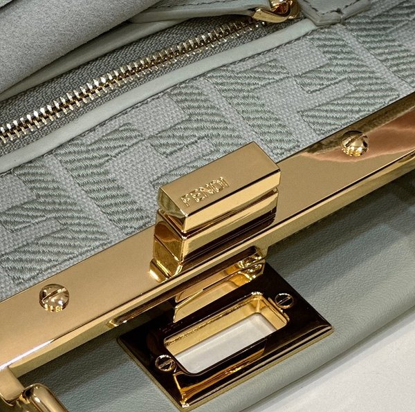 펜디 미니 피카부 백 / 민트 [매장가640만원대]