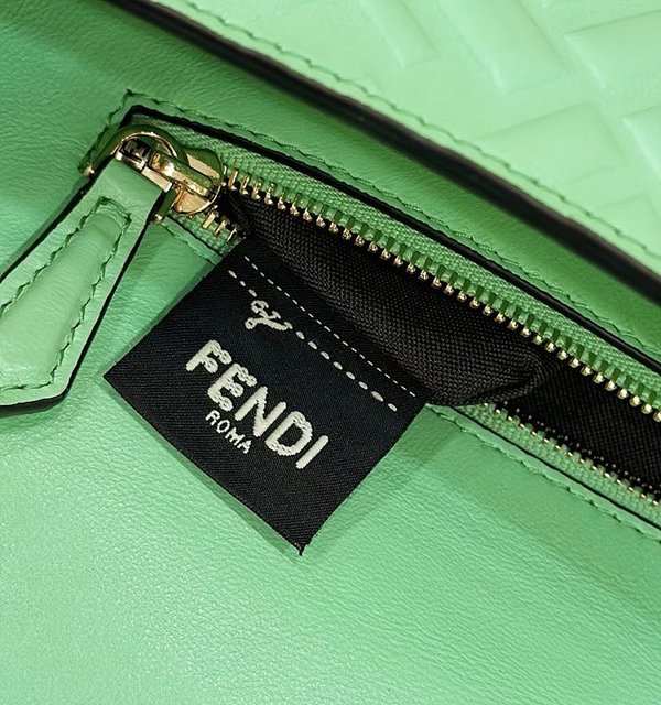 펜디 바게트 체인 미디 그린 [매장가 420만원대]