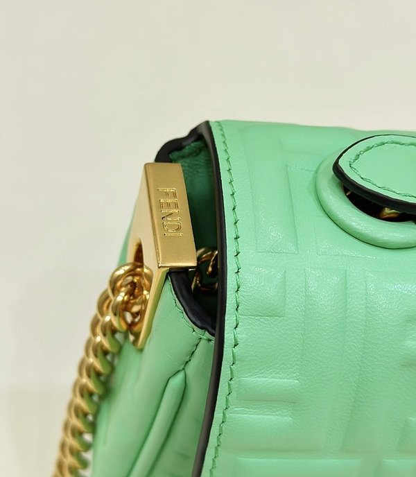 펜디 바게트 체인 미디 그린 [매장가 420만원대]