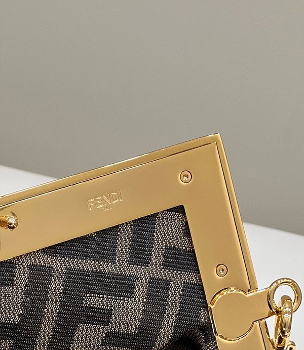 펜디 퍼스트 스몰 블랙 [매장가 440만원대]