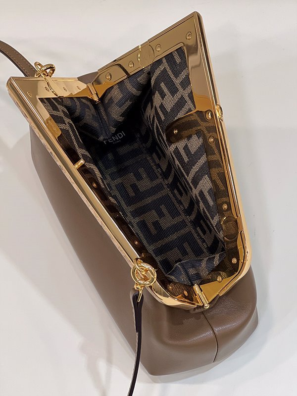 펜디 퍼스트 스몰 브라운 [매장가 440만원대]