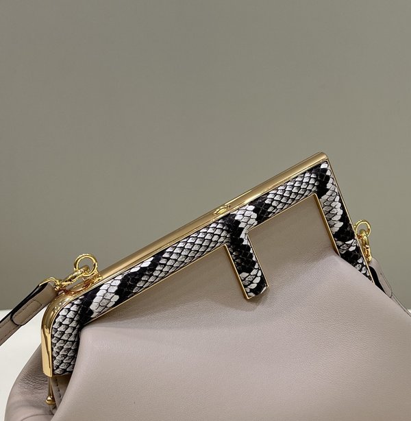 펜디 퍼스트 스몰 베이지 [매장가 440만원대]