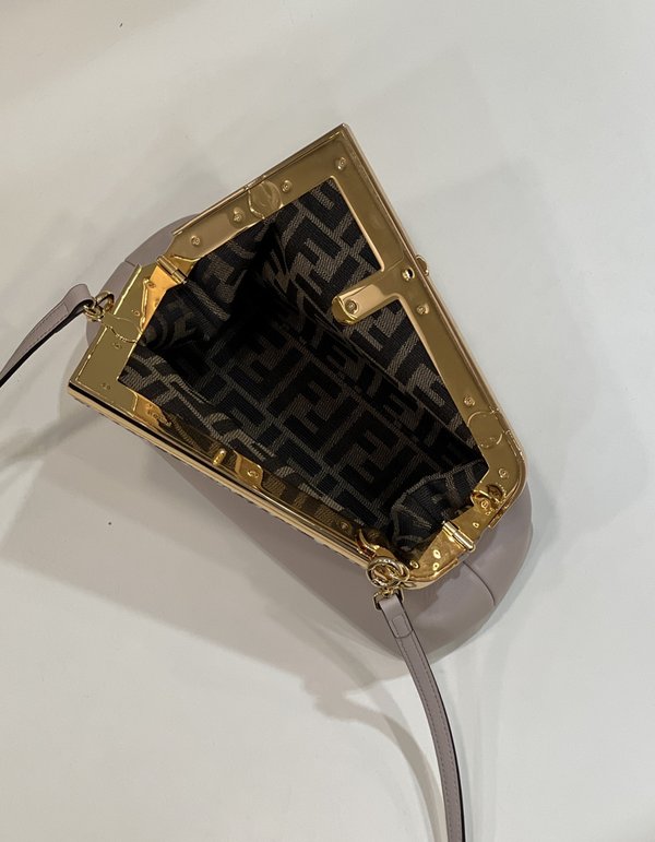 펜디 퍼스트 스몰 베이지 [매장가 440만원대]