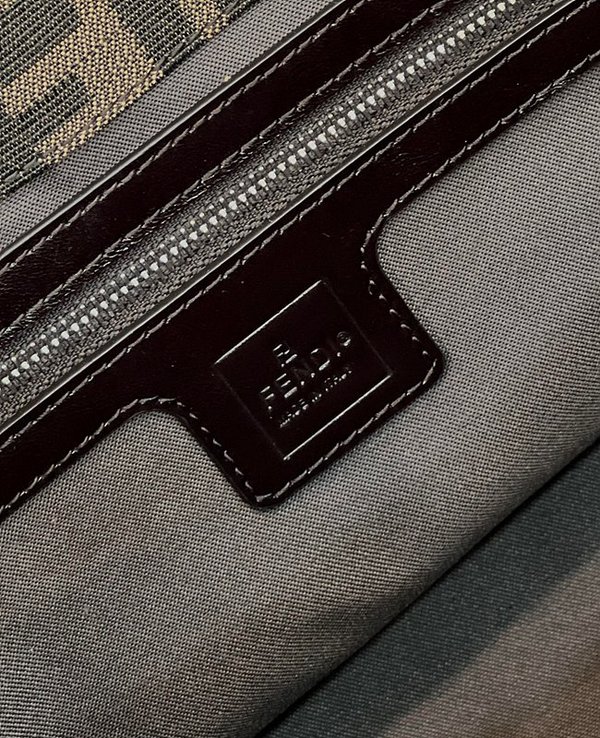 펜디 Home 이 미니 노안 토트 백