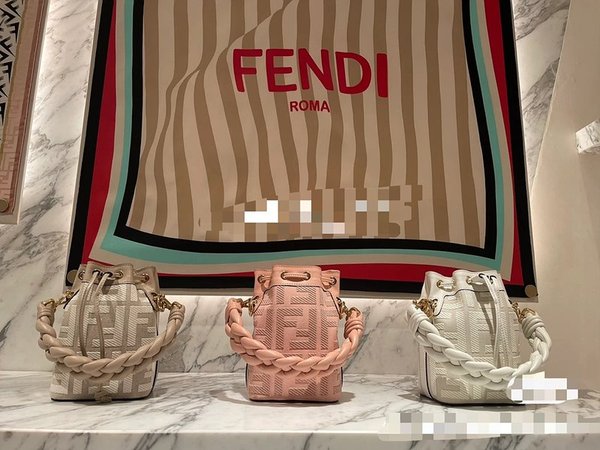 펜디 몬트레조 핑크 [매장가 280만원대]