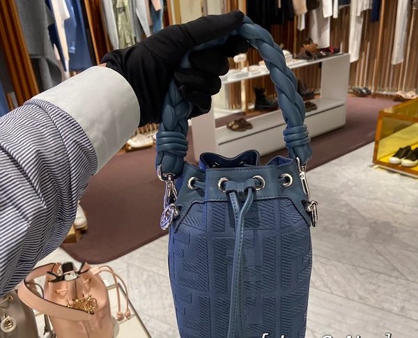 펜디 몬트레조 블루 [매장가 280만원대]