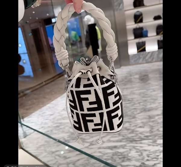 펜디 몬트레조 블랙 [매장가 280만원대]