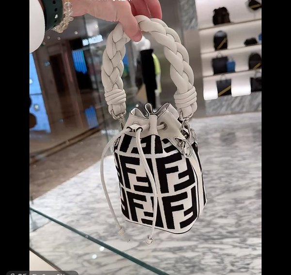 펜디 몬트레조 블랙 [매장가 280만원대]