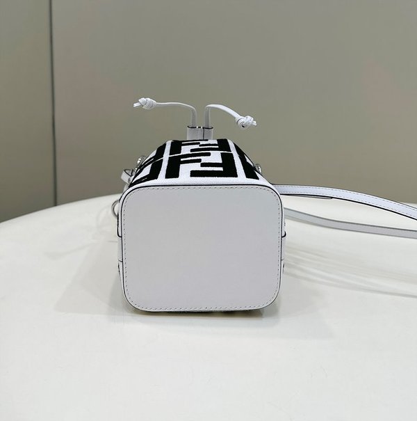 펜디 몬트레조 블랙 [매장가 280만원대]