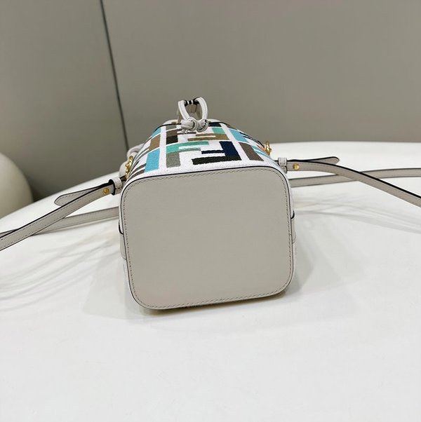 펜디 몬트레조 멀티 컬러 [매장가 280만원대]