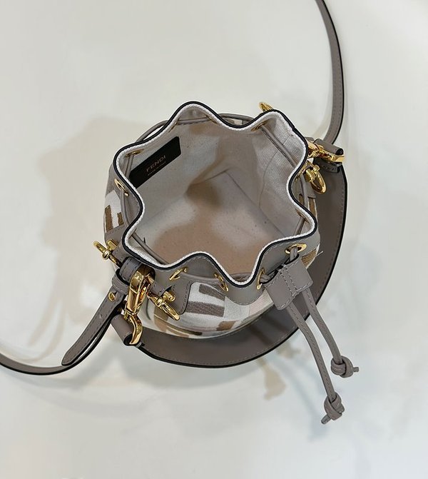 펜디 몬트레조 멀티 [매장가 260만원대]