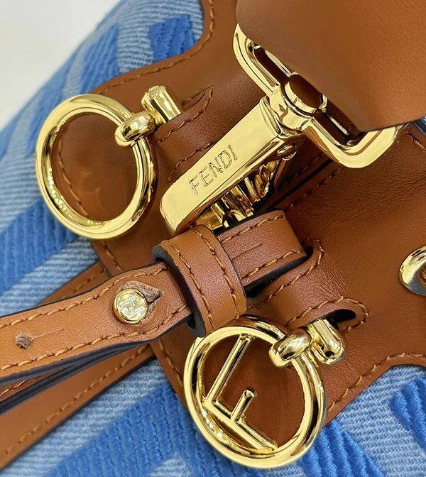 펜디 몬트레조 라이트 블루 [매장가 270만원대]