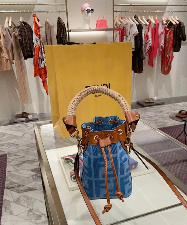 펜디 몬트레조 라이트 블루 [매장가 270만원대]