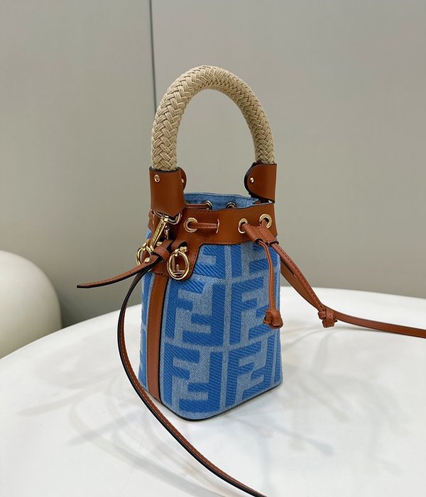 펜디 몬트레조 라이트 블루 [매장가 270만원대]