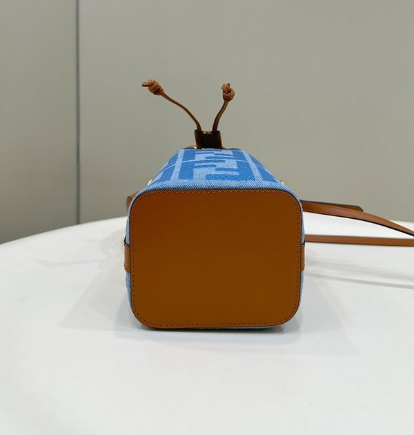 펜디 몬트레조 라이트 블루 [매장가 270만원대]