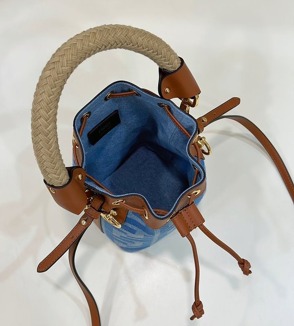 펜디 몬트레조 라이트 블루 [매장가 270만원대]