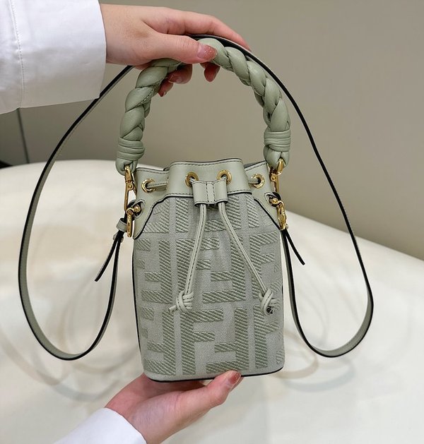 펜디 몬트레조 그린 [매장가 280만원대]