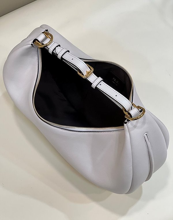 펜디 그라피 화이트 [매장가 410만원대]