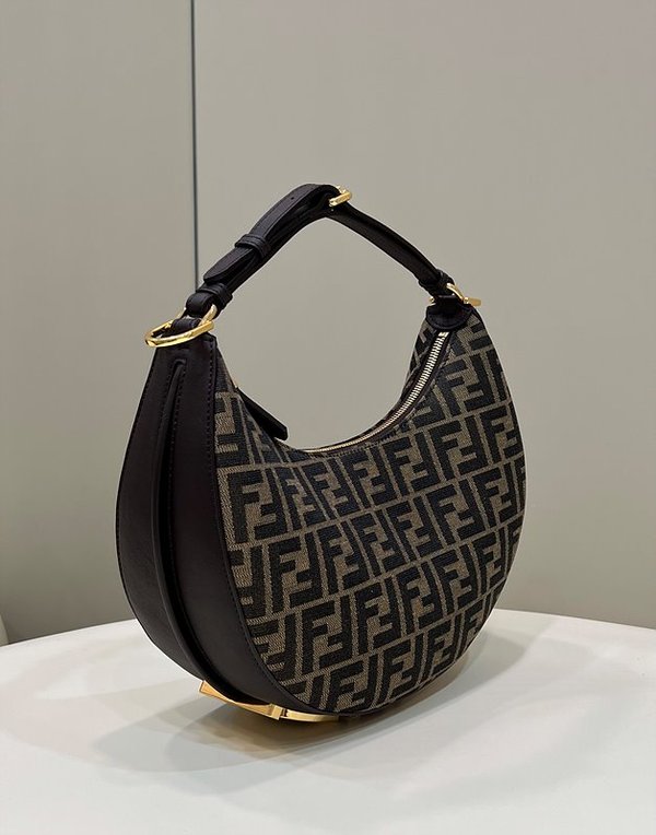 펜디 그라피 스몰 패브릭 [매장가 350만원대]