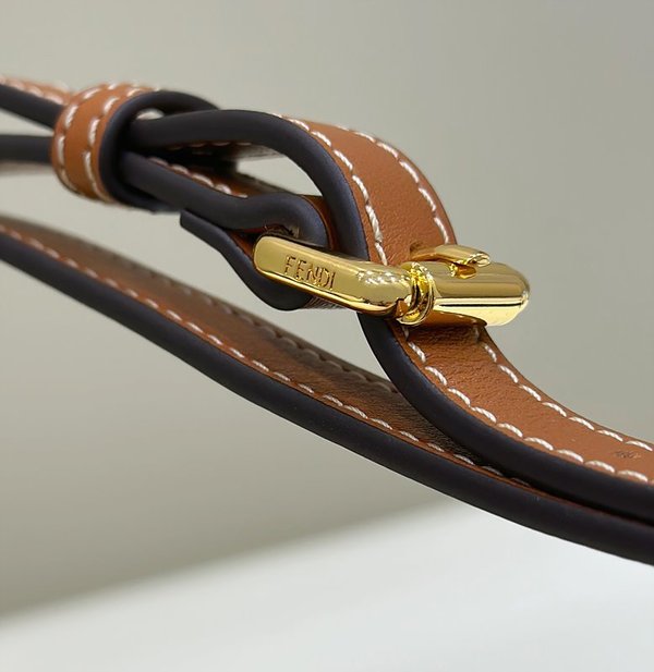 펜디 그라피 스몰 내추럴 [매장가 350만원대]